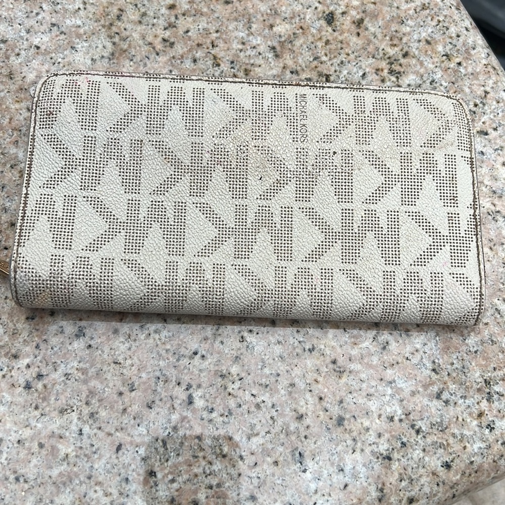 MICHAEL Kors Hamilton Traveler Logo Print Zip Around Wallet with Gold Lock LG 8” - Picture 2 of 3